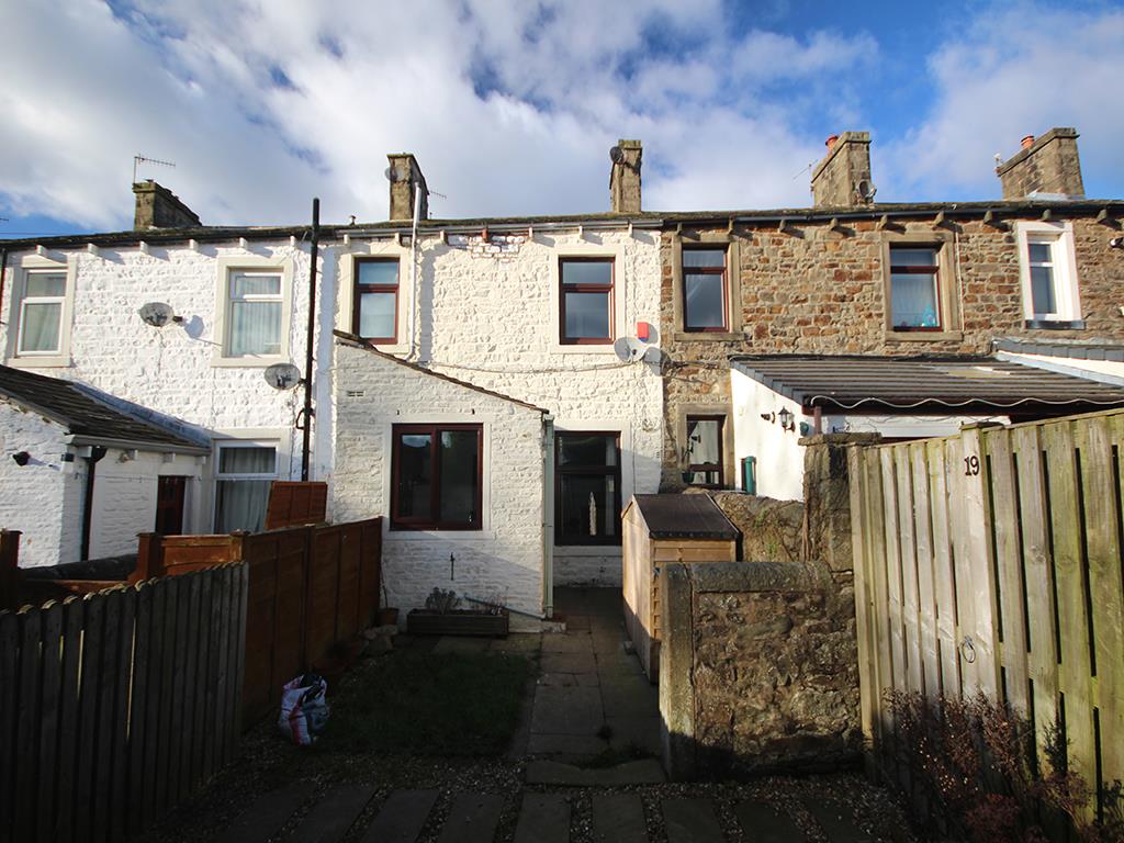 2 bedroom mid terrace house To Let in Barnoldswick - Main Image